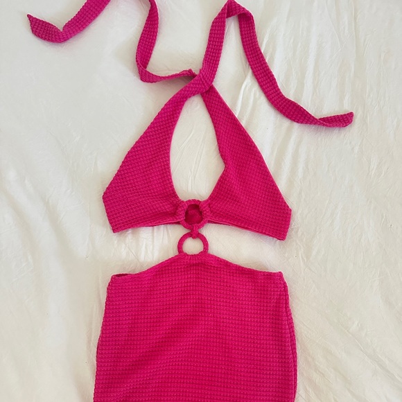 Dresses & Skirts - Pink Cutout Dress